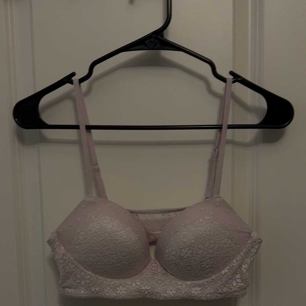 Victoria’s Secret light pink padded demi, size M.
